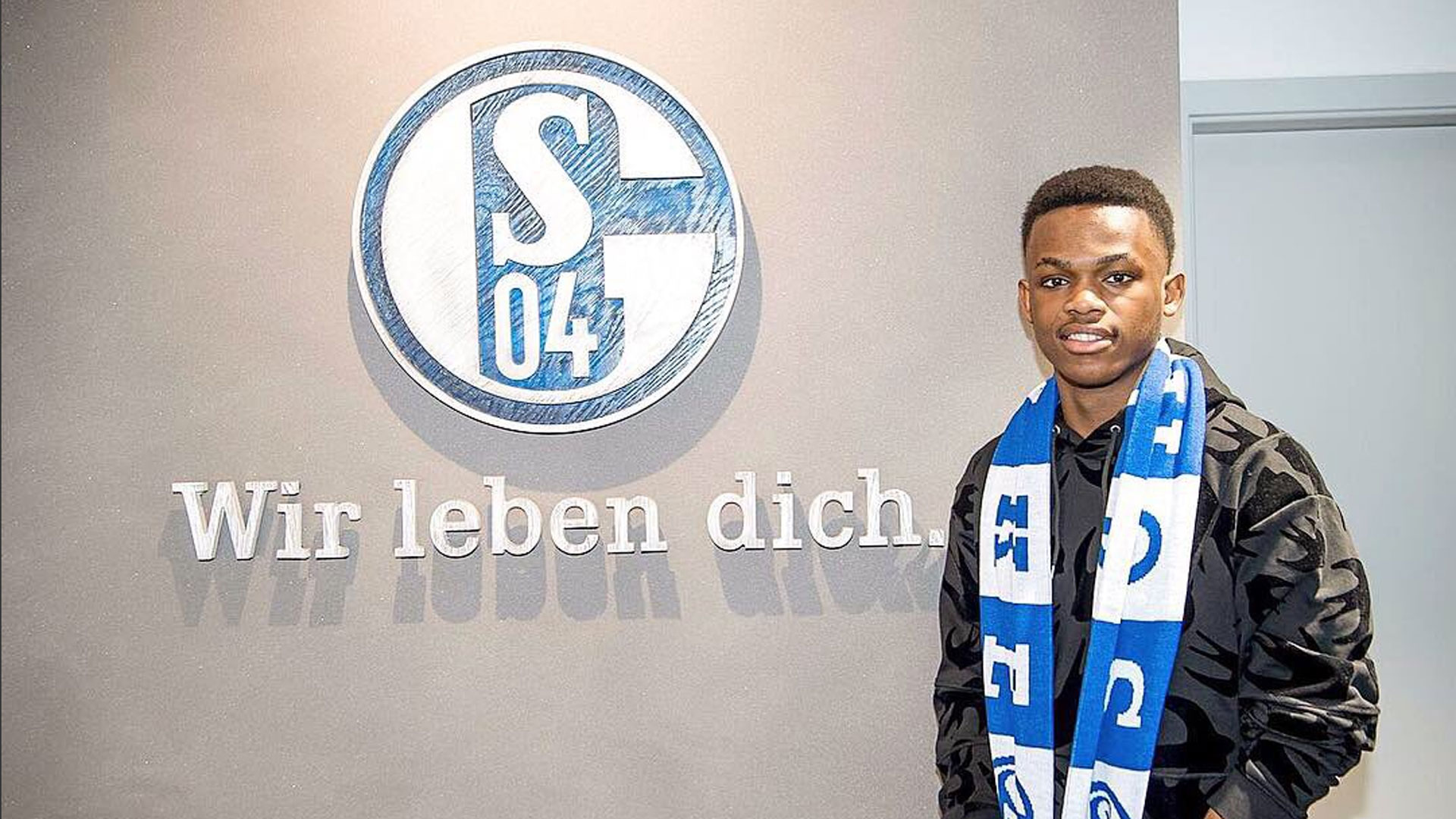 力于通过科 力于通过科