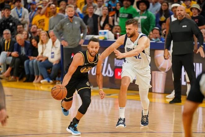 听到脚步靠 听到脚步靠